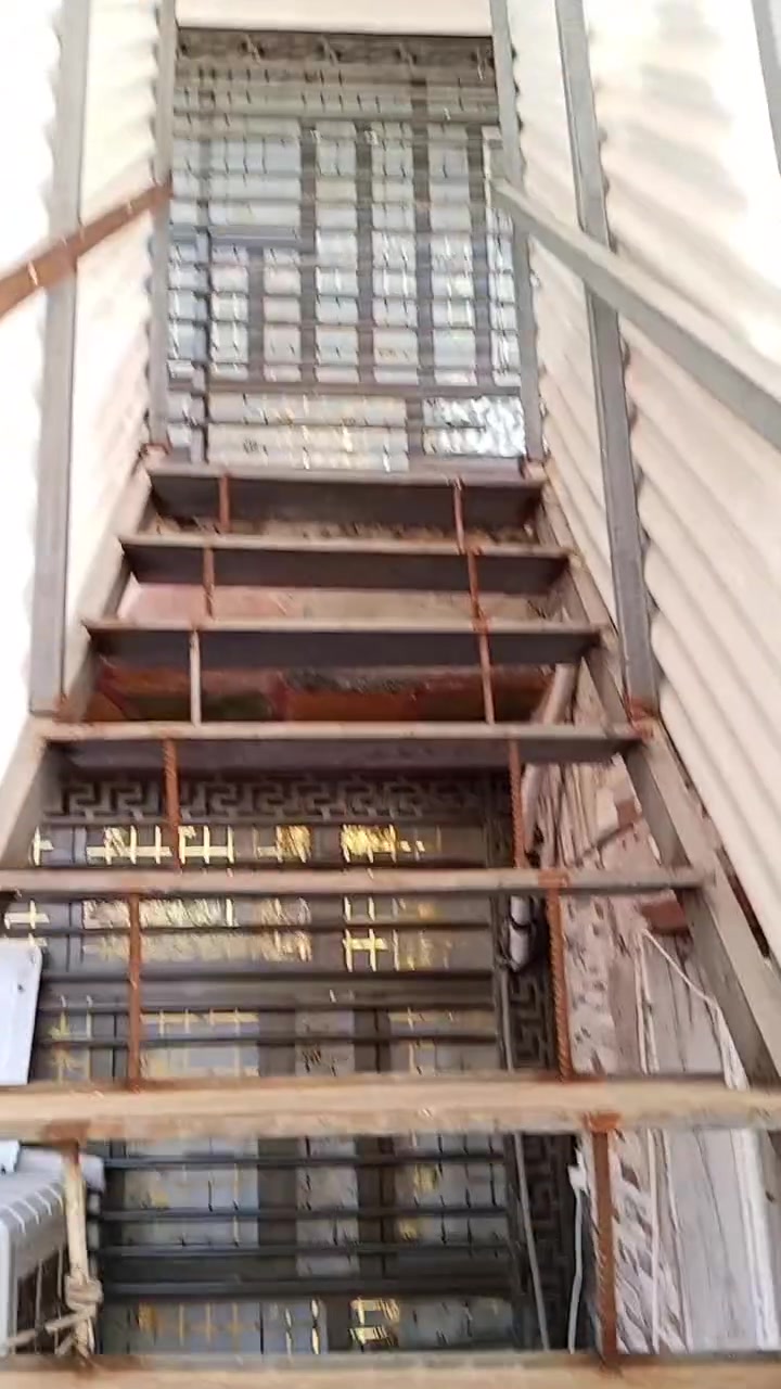 دار للبيع مساحة 100 مربع ركن 10*10 في منطقة ال5000 الالف خلف بدالة الاتصالات مباشرة ومقابل مركز العدالة
دار للبيع مساحة 100 مربع ركن 10*10 في منطقة ال5000 الالف خلف بدالة الاتصالات مباشرة ومقابل مركز العدالة
 يحتوي على ثلاث غرف نوم وحولي واستقبال ومطبخ وثلاث صحيات البيت جدا نظيف وموقع مميز كما موضح بالفديو 
للاستفسار ***********
السعر 124 مليون
