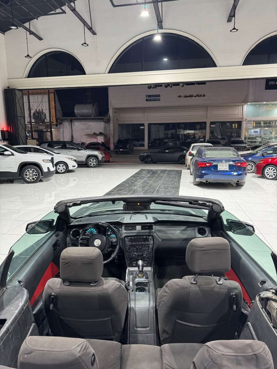 فۆرد مۆستانگ ٢٠١٣
گێر مەکینە نوێ تازەم بەستایە 
رەقەم و  سەنەوی هەموو شتی نوێیە 
تا ٢٠٣١ بەناوی خۆمە 
لەروی مەسروف بەس بۆیاخی دەوێتەوە باقی جاهزە 
لە هەولێرم 
کریاری تێلبکە 
٩١ وەرەقەو مەجالەکی کەم 
***********
*********** أربيل, العراق
