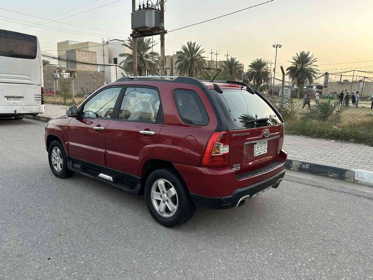 السلام عليكم *********** للبيع كيه سبورتج خليجي موديل 2008 (  السعر 105  )     مكفوله من ضربه وبدون ايرباك بيه ثلاث قطع صبغ سبب جراد مواصفات السياره فتحه بلقماره كشنات جلد شاشه صغيره داخل كريمي مكينه 2700 دوش أربع دسك ويل كب مكينه وكير وحداديه تبريد وتخم تايرات بحاله ممتازه جدا جدا رقم بغداد تحويل مباشر مكان سياره في كربلاء
