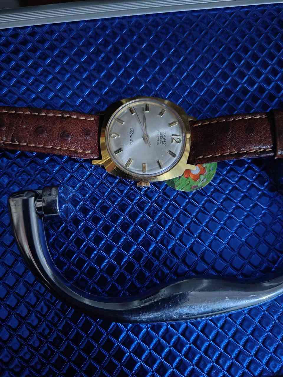 السلام عليكم
نظافه تامه اوتو إنتاج قديم 
سعرها 125 دولار


**إذا كنت صاحب هذا الإعلان وتريد حذفه لأي سبب، رجاءا أرسل رسالة إلى الدعم الفني**