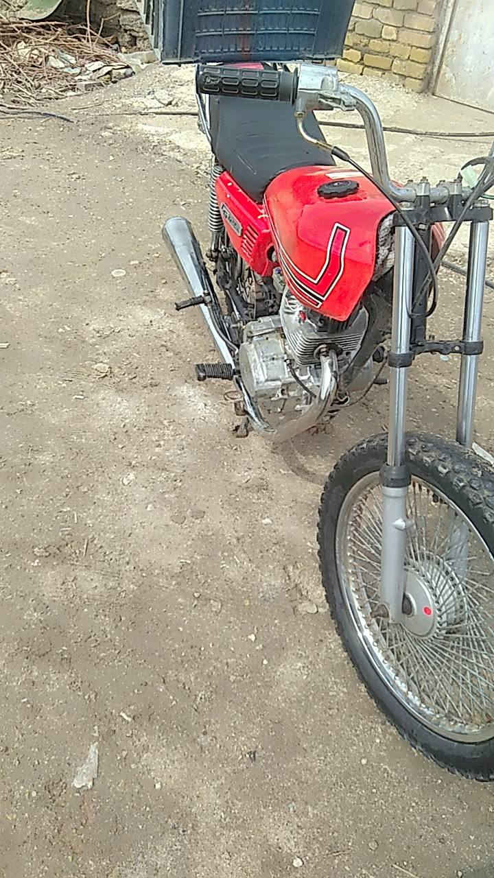 سلام عليكم دراجه البيع مكفوله من السرقه سعر 300اوبيه مجال مال جناي وذا اكو امراوس رقمي ***********
