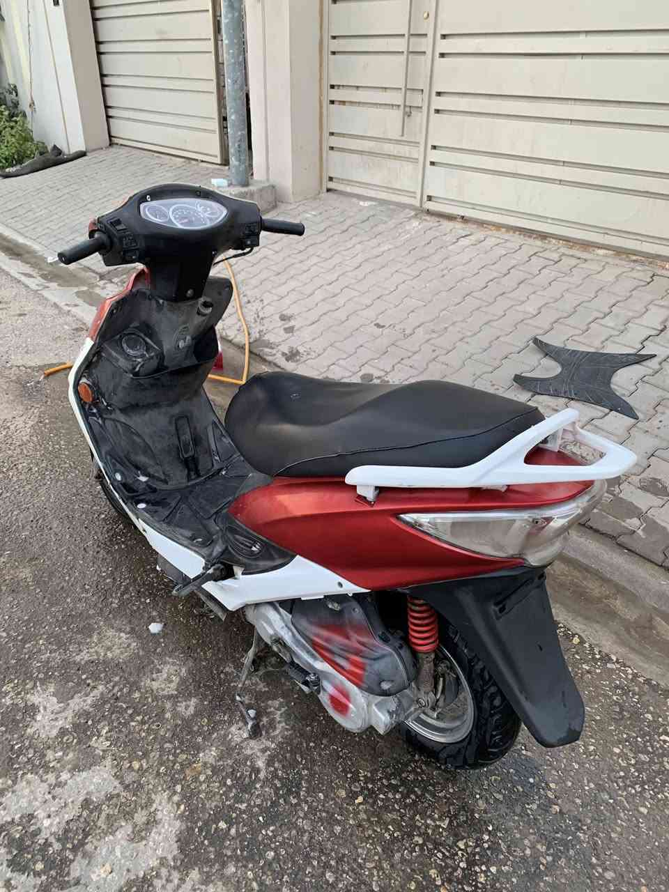 كامكو g4فحل مكينه ما مفتوحه دراجه طياره كلش حلوه بل عافيه عل ياخذه سعره 500بي  مجال لشراي رقمي ***********
