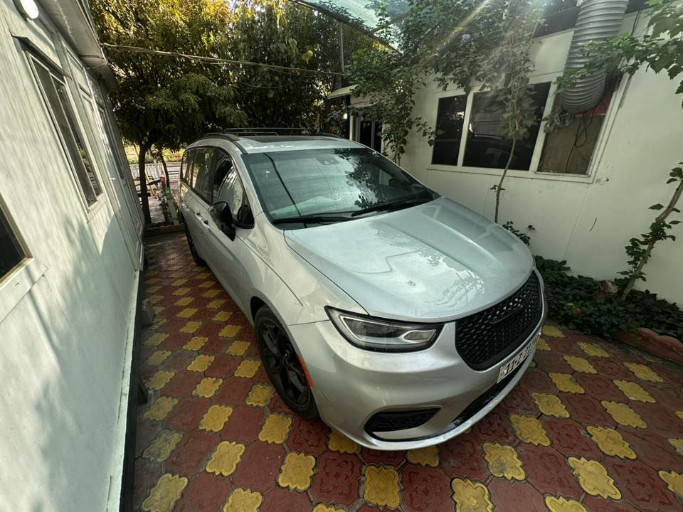 سلام عليكم عندي كرايزلر بسفيكة 2023
السيارة لمتد s فول مواصفات

محرك 3600 V بنتستار المعروف

السيارة ماشية 11 الف ميل فقط

1 بنراما فتحتين 

2 قيادة ذاتية

3 بريك اوتو 

4 حساس زدحام

5كشنات كهربائية جلد تدفئة + تبريد + خزن ميوري + الكل بلع يدخلن جوة ماعدة السايق والصدر 

6 ستيرن فول تحكمات + تدفئة 

7 مرايات شفط +دادار جانبي + لداسفل المراية +نقاط عمياء +قلاب عل جوة من ترجع بك 

8 صندوك كهربائي +شفط + فتح ذاتي عندتمرير القدم 

9بيبان سلايدات كهربائية وفتح بلبصمة 

10 خمس بصمالة

 11 رادار امامي وحساسات جانبية وحساسات خلفية

السيارة دخلت تخريب جام مكسر والتنتة مبيوكة

 بيهة خسفة بدايت القمارة اثر ضربة بوري ساحبيهة وصابغيهة لا ايرباك ولا بيهة قطعة مبدلة سيارة جديدة بمعنة الكلمة تجي وشوف بعينك 

***********
