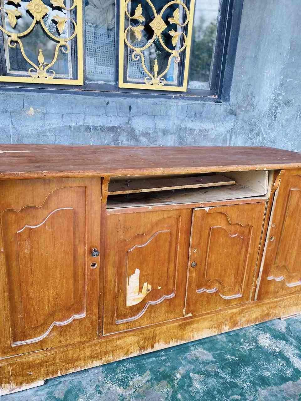 من رخصة الادمن 
غراض بيت للبيع كنتور 6 باب 250 وبي مجال 
بوفية ب35
كرسي ب60
مكاين خياطة فراشة جدد سعر الوحده 75 
الغراض بيهن مجال اتصل ***********
