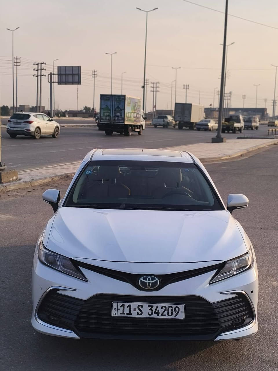 سلام عليكم كامري موديل 2023 هايبرد وكاله عبد لطيف فول مواصفات 
فتحه 
حساسات 
مري شفط
تحكم ستيرن
3 وضعيات قياده
شاشه 
مانع انزلاق
بصمه 
بعد هواي مواصفات حلوا 
سياره بيها بنيد مبدل 
وبيه باردين واحد باب سايق وثاني بجاملغ الخلفي جهت سايق بدون دواخل شواصي سليمه ولرانكيتات سليمه مكينه وكير حلوا شلعه ومعدل بشرط سعر 230 وبيها مجال للشراي مكاني كربلاء ***********
***********
