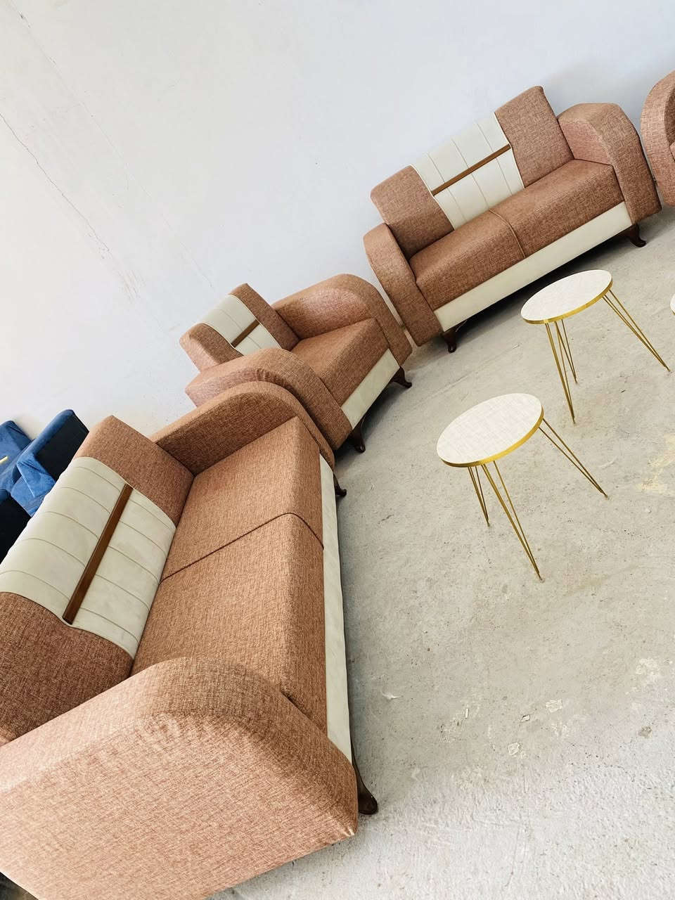 اللهم صلي على محمد وآل محم
يقدم لكم معمل الجنابي لتصميم التخامه وتفصال الدواوين حسب الطلب والمسافه البيع بنضام 

النقد والقسط لحاملي ماستر مصرف الرافدين فقط 

وفرنه الكم توصيل مجاني وهديه سيت طبلات مع التخم متكون من ثلاث قطع 

العمل تزكام 100/100

بلوك اسود ثقيل 💯

لوح جام روسي 🇷🇺

قماش مبطن خامه ثقيله تركي🇹🇷

سفنج مميز اول مؤسسه اصلي💯

كل العليك تجي وتشوف العمل بعيونك وتختار الموديل واللون والباقي علينه 

والصدمه بكل هاي العروض السعر تفضلو خاص او الاتصال على الرقم التالي*********** 

العنوان واسط العزيزيه الشارع العام قرب محطة دجله مجاور مشروع عويد
