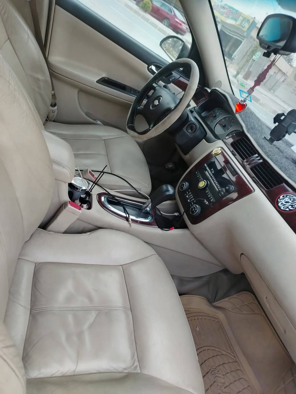 السلام عليكم انبالا للبيع رقم نينوى دولي بسمنه ٢٠٠٩ فول كشانه جلد تبريد تدفئة كهربايات كلها شقاله مكاني صلاح الدين الشركاط السعر ٧٠ وبيها مجال  الاتصال ***********
