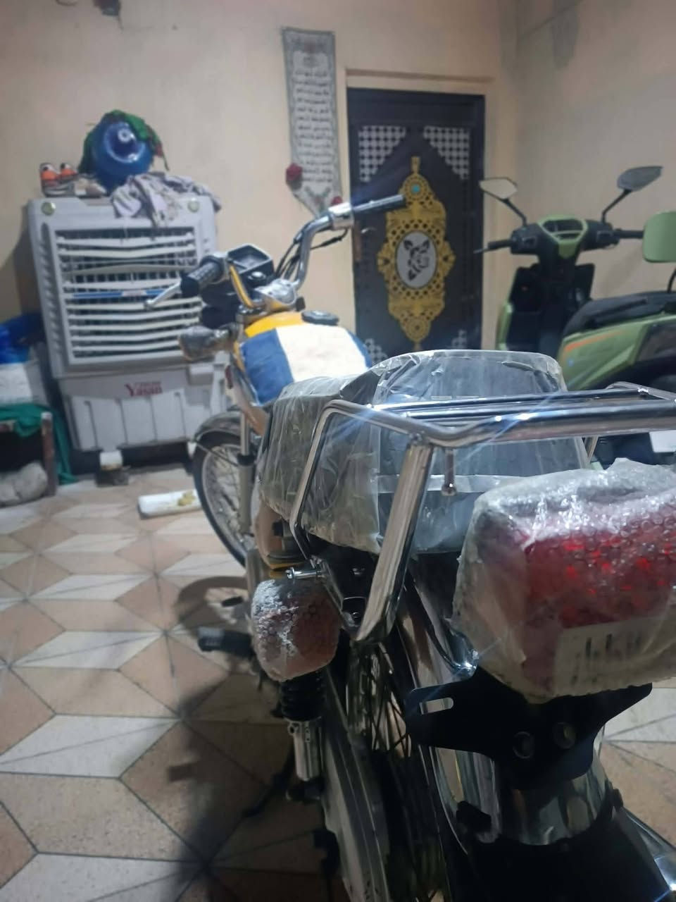 السلام عليكم 
نامه شلامجة 22 اوراق اصولي 
الدراجه مو تعمير مو تعمير مو تعمير غراضها الاصلية مالتها 
الدراجه بلادية نضيفة مامتعوبة مال جناي 
الشراي يتصل ***********
