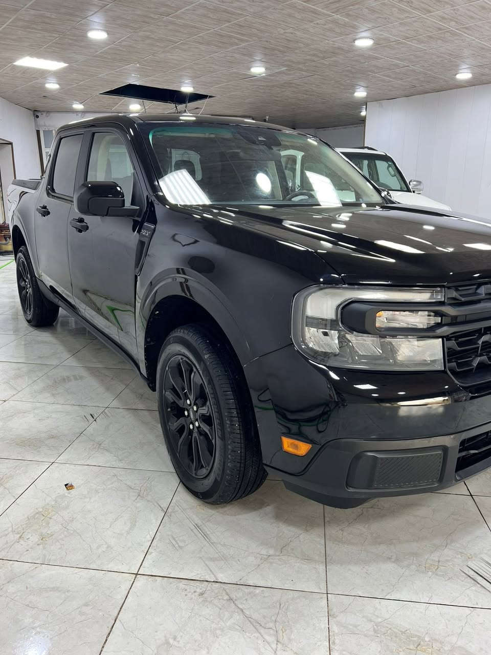 السلام عليكم ورمضان كريم 
فورد مافريك مواصفات XLTبلاك 
الضرر قطتين صبغ فقط
موديل 2024 
هايبرد 
شاشه 
كاميره 
سكان تحكم 
مانع تزلق 
مسار طريق 
تحديد سرعه 
رادارامامي 
رادار خلفي 
مرايا رادار
حساس خلفي 
ويلكب 
بريك بصمه  
سعر 195 ورقه 
الاستفسار 
***********
***********
