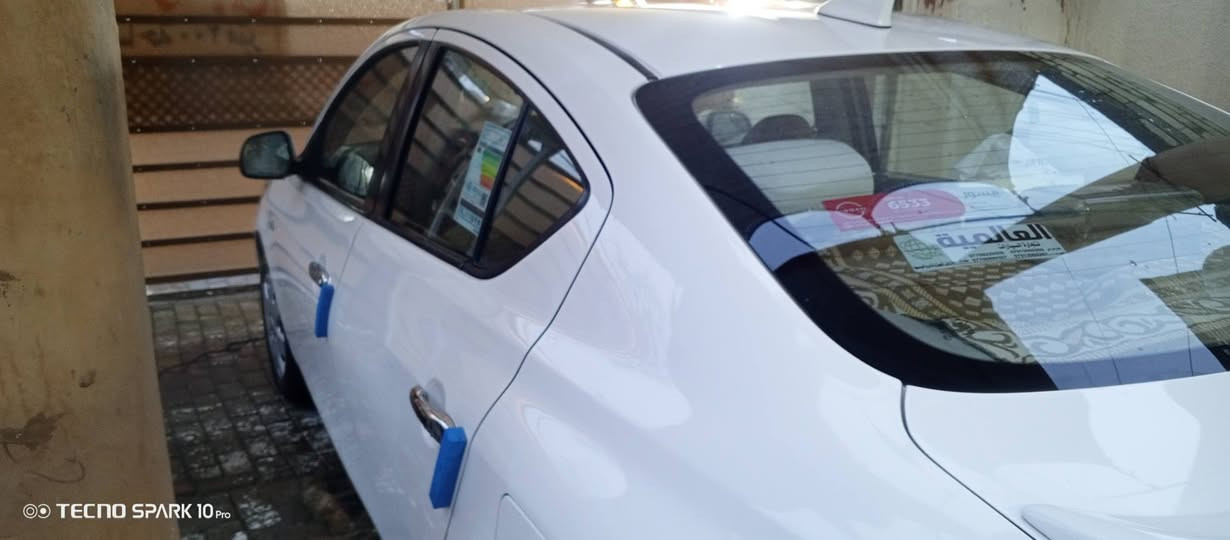 سني هندي موديل 24 بليتة زركة للبيع
رقم بغداد انكليزي 
سنوية باسمي 
ماشيه 30 
بيها منظومة غاز بعدها داخل الضمان 
مكفولة من الضربة والصبغ عدا بارد في الباب اثر طخة بايسكل 
صدر أمامي خلفي بلادي ونظيف جدا 
ارضيات مدوشمة جلد 
شاشه كاربلي 
كامرة خلفية 
المكان بغداد الحسينية 
للاستفسار اكثر الاتصال على الرقم 
***********
