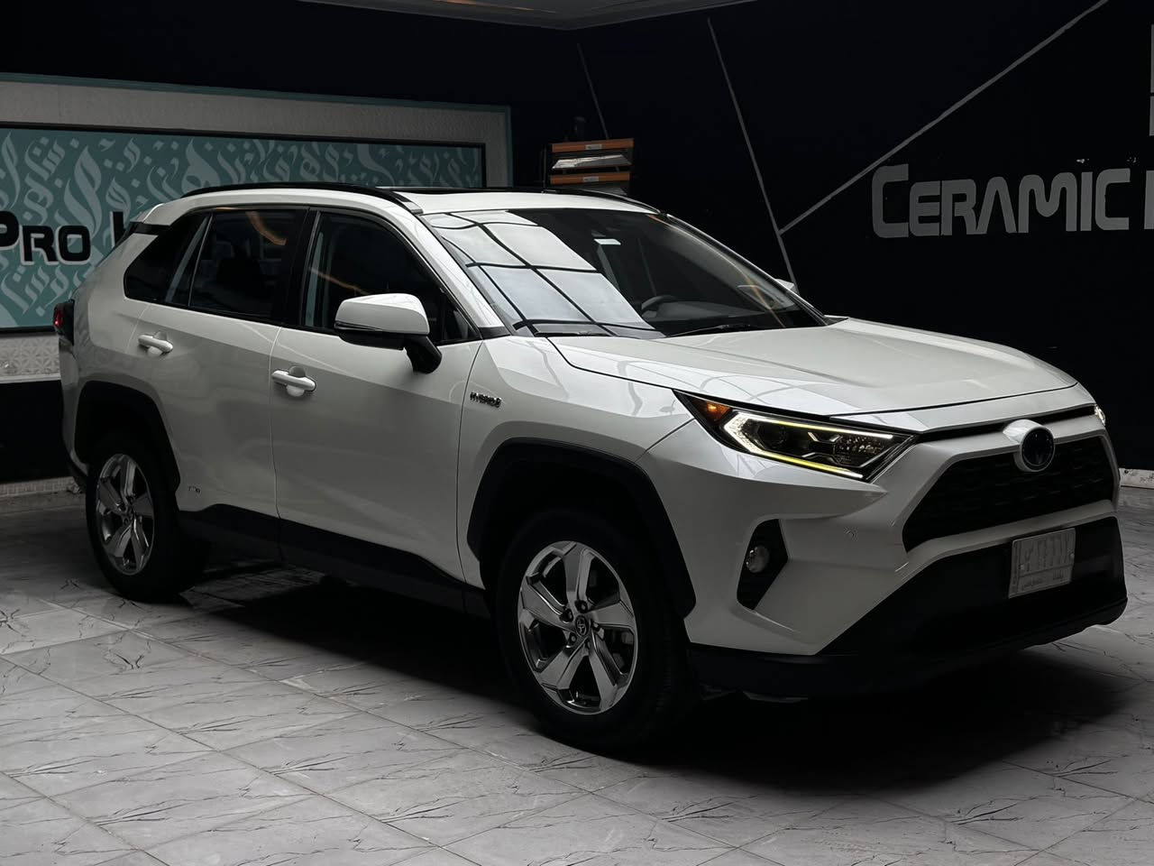 السلام عليكم
للبيع تويوتا راف 4 (هايبرد) موديل 2021 وارد امريكي
مرقم بغداد باسمي
الحادث خلفي (جنطة فقط)
رقم الشاصي
4t3b6rfv4mu024768

- مواصفات السيارة 
1. حجم المحرك 4CYLINDER 2.5L 
2. مفتاح التشغيل / بصمة 
3. بانوراما
4. فتحة سقف
5. حساسات أمامية 
6. حساسات خلفية 
7. رادارات 
8. توقف ذاتي
9. نقطة العمياء
10. لايت زينون + LED 
11.  كشافات ضباب
12. بك لايت LED 
13. حجم الاطار 225/60R18
14. ويل كب 18
15. شاحن وايرليس
16. سماعات نوع JBL
17. عدد AIR BAG 9 
18. سايد بريك كهرباء أوتوماتيك 
19. أABS
20. شاشة Apple Car play 
21.  كاميرات عدد 3
22.  مثبت السرعة Cruise 
23. المقاعد جلد 
24. تدفئة المقاعد الأمامية
25. كشنات جلد
26. تبريد شاشة مناخين منفصلين 
27. قطعتين تبريد  
28. تحديد المسار
29. أوضاع القيادة Drive Mode 
30. أوتو هولد 
31. نظام مانع الانزلاق 
32. تحكم المقاعد الأمامية كهرباء 
33. لايت أوتو
34. جنطة كهرباء 
35. تشغيل عن بعد

- مكان السيارة كربلاء
السيارة ماشية 72 الف ميل

للاستفسار اكثر ومعرفة السعر الاتصال على الرقم 
***********
