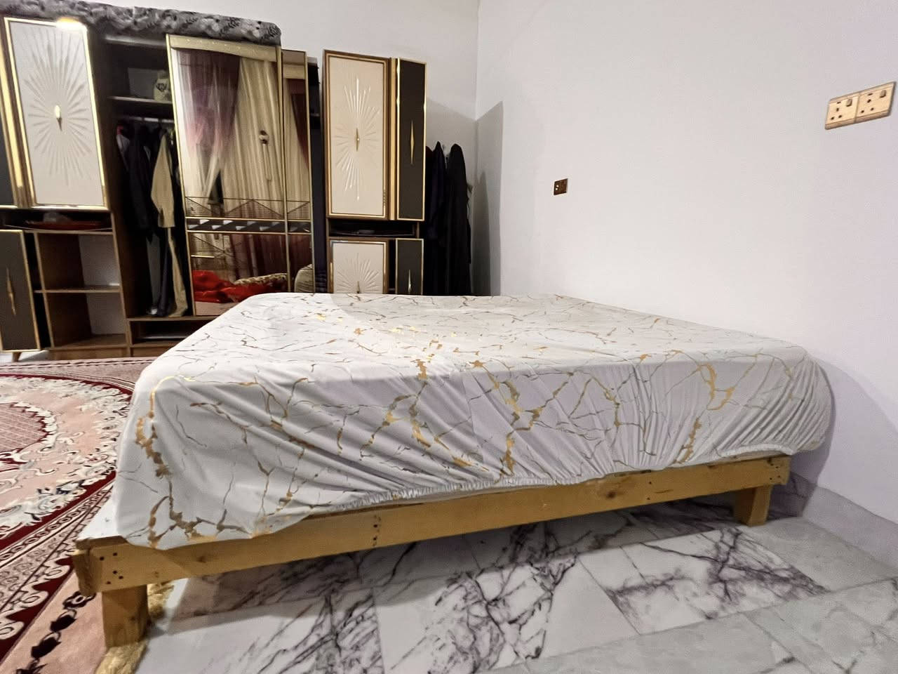 قطع غرفه اخشاب للبيع
كنتور✅
جربايه حطاطه✅
ميز كومدي✅
السعر 750 وبيها مجال
التواصل أو الاستفسار ***********
