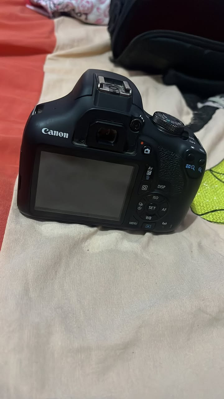 السلام عليكم
متاح كاميرا Canon EOS 2000D
معاها الشاحن والعدسة الي ف الصور 
حاله زيرو ونضيفه اوي زي ما باين ف الصور كدا 
السعر خاص


**إذا كنت صاحب هذا الإعلان وتريد حذفه لأي سبب، رجاءا أرسل رسالة إلى الدعم الفني**