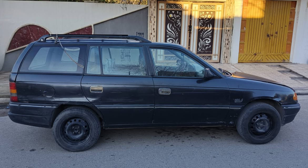 سيارة استرا استيشن موديل 92 حجم 18 كاربون بانزين مكينة و كير شرط مصبوغة احزام سيارة باسميي
شرط التحويل و وكالة
غير متواجد على فيسبوك
للتواصل على السعر ***********
