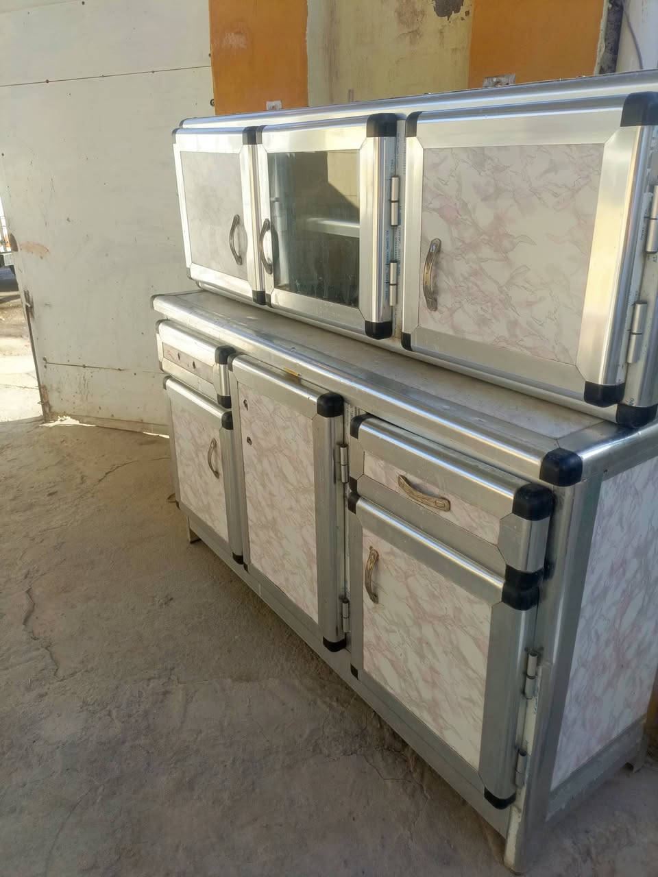 كاونترات ع متر ونص ب150 الواحد
كاونتر  4 ونص    سعره 470  
مكان بابل لكفل ***********
