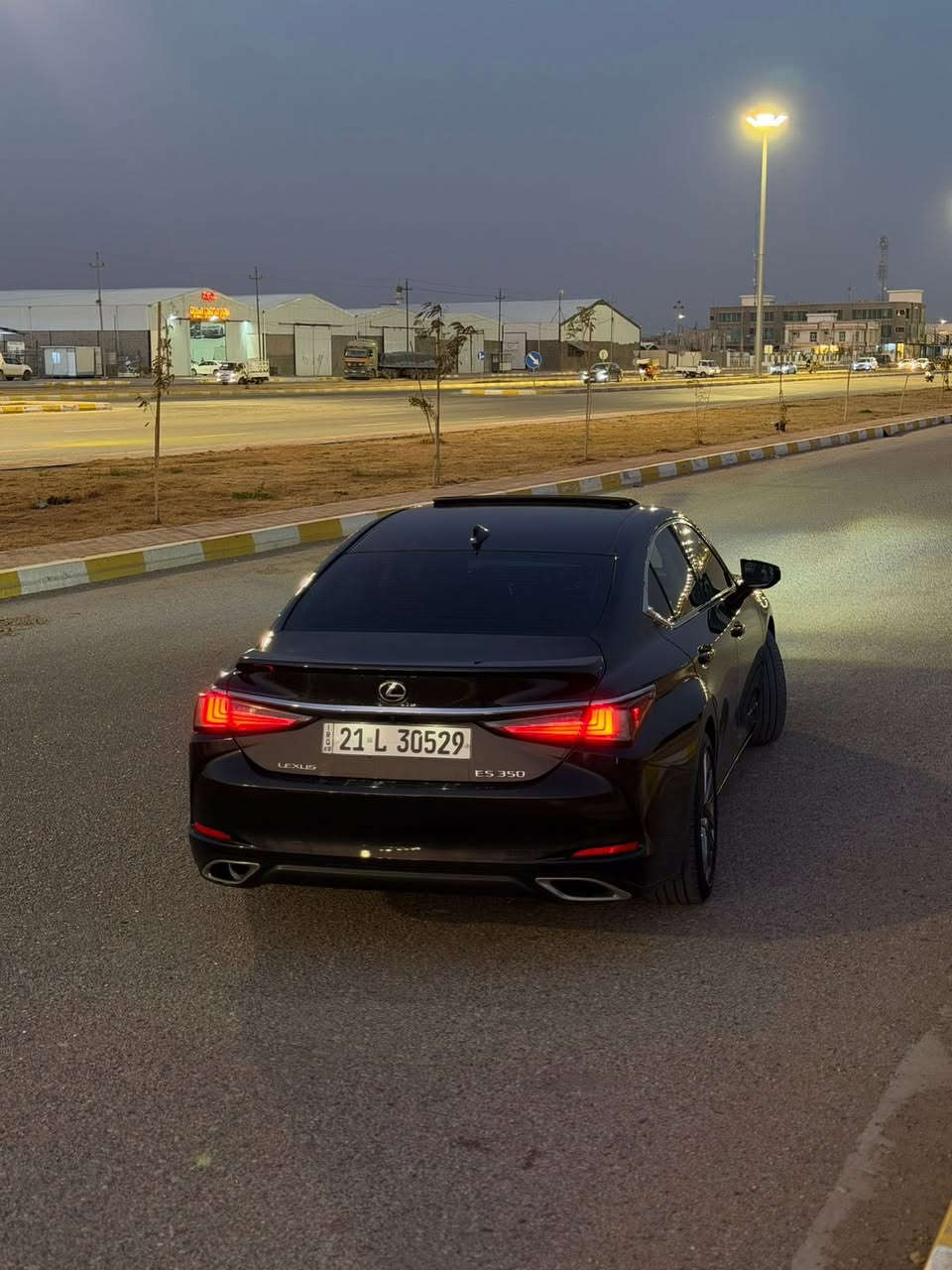 Lexus ES350
• النوع: لكزس ES350 
• المحرك: 6 سلندر.
• الموديل:2022.
• المسافة المقطوعة: 40ألف ميل.
• المواصفات: فول مواصفات
• فتحة سقف، بصمة، جلد، وكاميرا.
• رادار ونقطة عمياء.
• كراسي (كشنات) تدفئة وتبريد.
• ستيرين هيتر (تدفئة مقود) وتحكمات ستيرين.
• كيج ديجتال (عدادات رقمية).
• 3 أنظمة قيادة.
• بالإضافة إلى العديد من المواصفات الأخرى.
رقم سليمانيه سنويه وهزه وفحص جديدة وبأسمي  
حادث السيارة جاملغ السكن مبدل بلادي نفس الون بدون ايرباك وبدون دواخل 
• تقرير السونار: موجود ومرفق مع المنشور.
• مكان السيارة :الانبار رمادي
• للتواصل ***********
