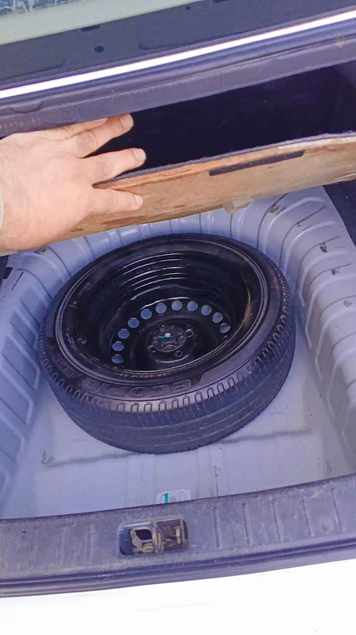 السلام عليكم . سني هندي بليتة زرگه مديل ٢١ كفالة من الصبغ والتبديل ما عدا طخات بسيطة . السعر ٩٨$ العنوان البصرة 
*********** Singapore
