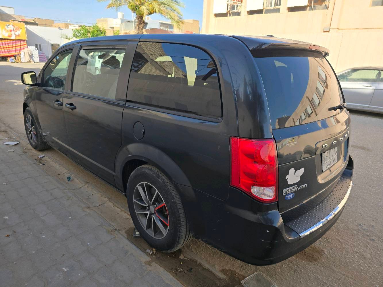 دوج كرفان 2018  اسود حادث جانبي باب سلايت بيه ٣ قطع ماشيه 75 ميل مواصفات عاديه ميكانيك بجم كبس لايتات لد  اصفر عالي ناصي وكشاف ابيض. سعر 135  وبيه مجال بسيط سنويه منتهيه ب٢٥ رقم بغداد مشروع وطني شرط المداور نقصه فقط كمبريسر تبريد اني مبدل فريز داخلي قبل اقل الشهرين وعطل الكمبريسر بيع فقط. وسونار موجود مع الصور للتواصل متواجد واتس
***********
***********