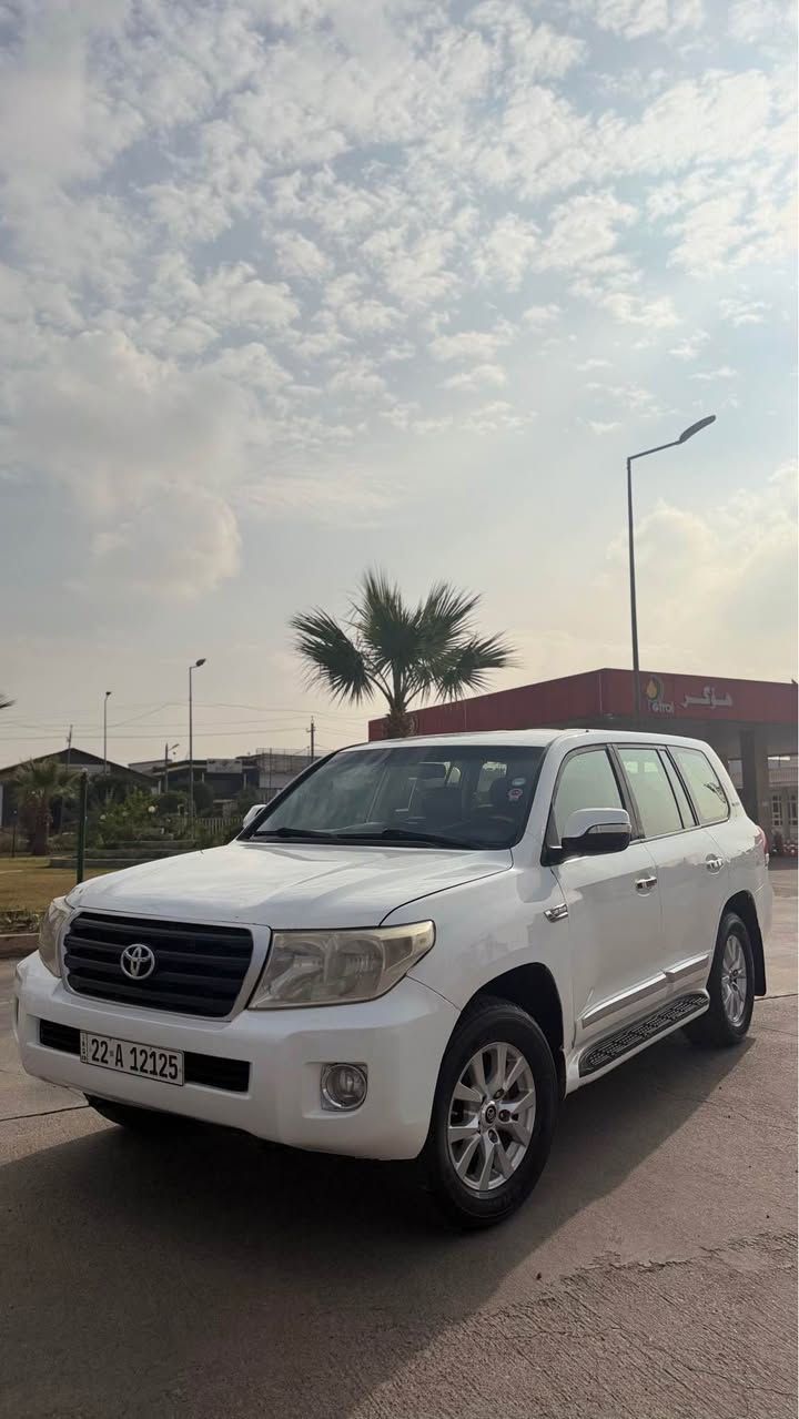 وەنەوشە ٢٠٠٩ گیر عادی 
٤ پارچە سبوخ کەمیک ناوەوەی گرتە و شانسی بە شەرت
٢ جیی بچوک ساردهی
گیر و مەکینە  و ئەکسل بەشەرت مەکینەی کرایتەوە بی عەیبە بە شەری ١٠٠٠ فیتەر 
یەک دینار مەسرەفی تیدا نیە 
نرخی٢٢٢ وەرەقە و مەجال
*********** أربيل, العراق
