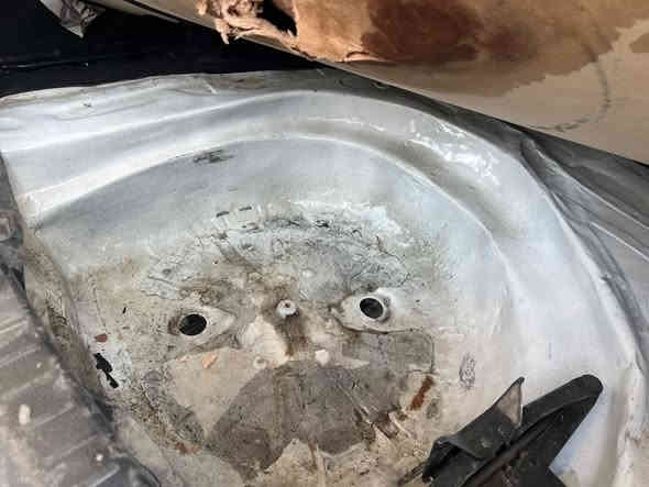 السلام عليكم 
كورلا 2008 خليجي بغداد باااسمي رقم دولي ماشية 266 الف 
حادث حوض خلفي بيها اربع قطع صبغ 
كير محرك وصدر وتبريد خير من الله بدون تنقيص لوك
مكان السيارة بغداد
السعر 100 وبيها مجال 
للاستفسار 
***********
