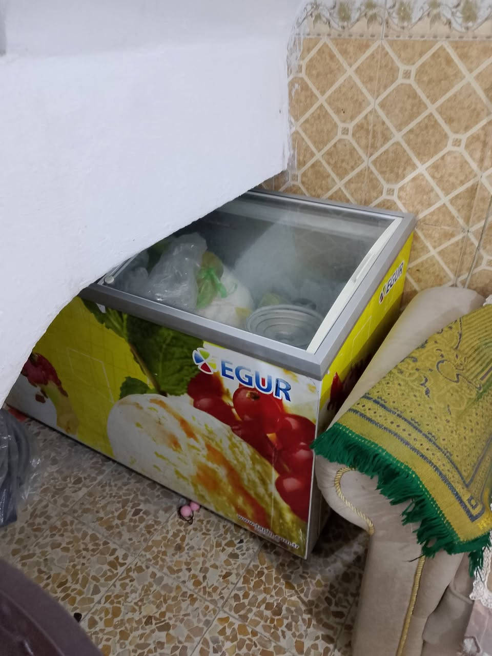 عندي عارض مجمده وبراد عارضه للبيع تلفون ***********.   ***********   مكان بغداد لدوره حي اسيا
