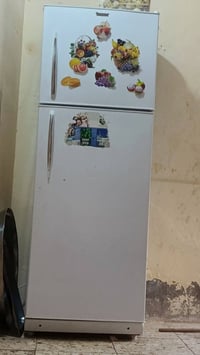 ثلاجه جديده ستخدام قليل لبيع اسعر 300 رقم 07733138466