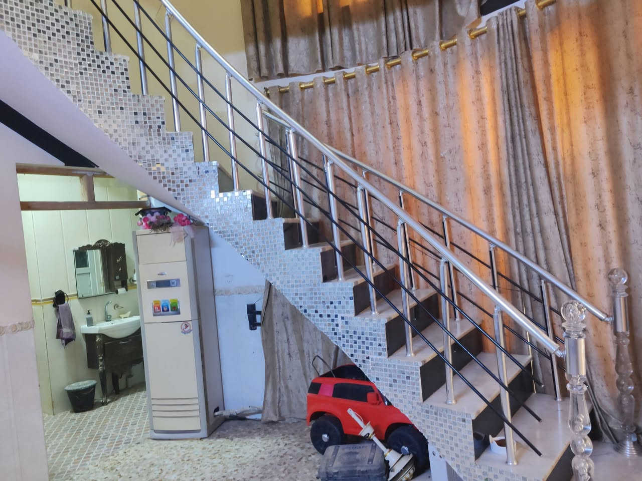 دار للبيع – الحي العسكري خلف ام صاحب مقابل دكتور جاسم زنبور 
🏡 ═══════════════ 🏡
📍 الموقع:
الحي العسكري، خلف أم صاحب، قرب دكتور جاسم زنبور.
📐 المساحة: 150 متر مربع
📄 السند: طابو صرف
━━━━━━━━━━━━━━━
🏠 الطابق الأول: ✅ غرفة نوم
✅ صالة استقبال
✅ مجمع صحي داخلي
✅ مجمع صحي خارجي
✅ مطبخ
✅ حديقة صغيرة
━━━━━━━━━━━━━━━
🏠 الطابق الثاني: ✅ 3 غرف نوم
✅ صالة
✅ مجمع صحي
━━━━━━━━━━━━━━━
🏠 السطح: ✅ فرشي
━━━━━━━━━━━━━━━
📞 للاستفسار والتواصل:
☎️ ***********
💰 السعر:
📩 مراسلة واتساب أو ماسنجر فقط
━━━━━━━━━━━━━━━
📢 ملاحظة مهمة:
إذا عندك دار للبيع أو أرض زراعية، اتصل بينا أو راسل الصفحة.
🏘️ ادخل على الصفحة وراح تلكه بيوت معروضة في جميع الأحياء السكنية وبأسعار ومساحات مختلفة.
📱 أرقام التواصل موجودة داخل المنشورات.
