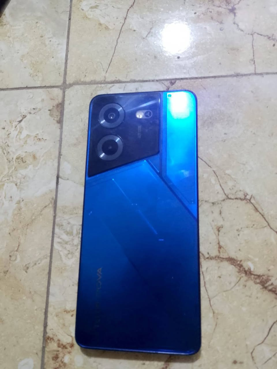 تكنو بوفا 5 وحش الببجي  ذاكره 256 ومعلوماته كدامكم فطر  جدا بسيط وما مأثر ابد عل شاشه جهاز مكفول ونضيف سعره 160 متواجد واتساب ***********
