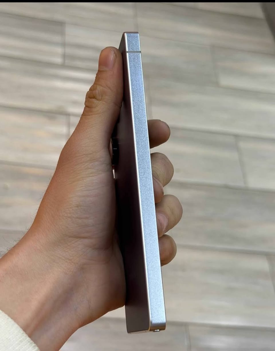 سلام عليكم  s25 الترا نضيف جدا ملحقات كامله شركة الشارقة ذاكرة 256 رام12  جهاز نضيف جدا ولون مميز سعرة قفل 1100 مكاني كربلاء  الرقم ***********
