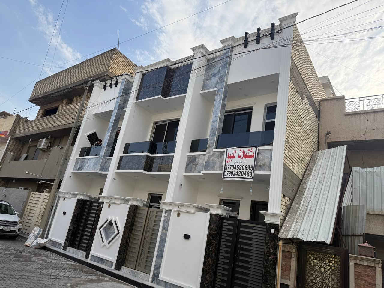 مشتملات للبيع بناء حديث ٢٠٢٦طابقين مسلح كل مشتمل يحتوي على طارمة وصاله و٣غرف نوم و٣حمامات نظام كامرات ونظام انترنيت ونظام بواري غاز دفن شغل درجة أولى الارضيه مرمر بيبان قاصه تفصال الشبابيك اللمنيوم دبل جام سلايت المساحة ٦٦م الواجهه ٣مترو٧٠س والنزال ١٨م للأستفسار/***********/الحرية الثانية محله ٤٢٦شارع عدي للموبايلات ثالث بيت عن الشارع موقع مميز
