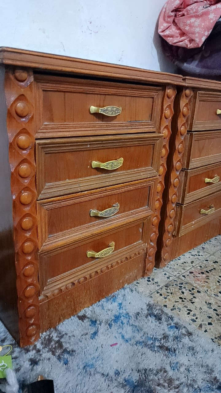 غرقه كامله ويها بعد الصومه 
وزاويه 
خشب زان ثقيل ركم صاج مشتريها ب٣ وعارضها ب١٤٠٠ استخدام قليل لان متروكة صار فترة


**إذا كنت صاحب هذا الإعلان وتريد حذفه لأي سبب، رجاءا أرسل رسالة إلى الدعم الفني**