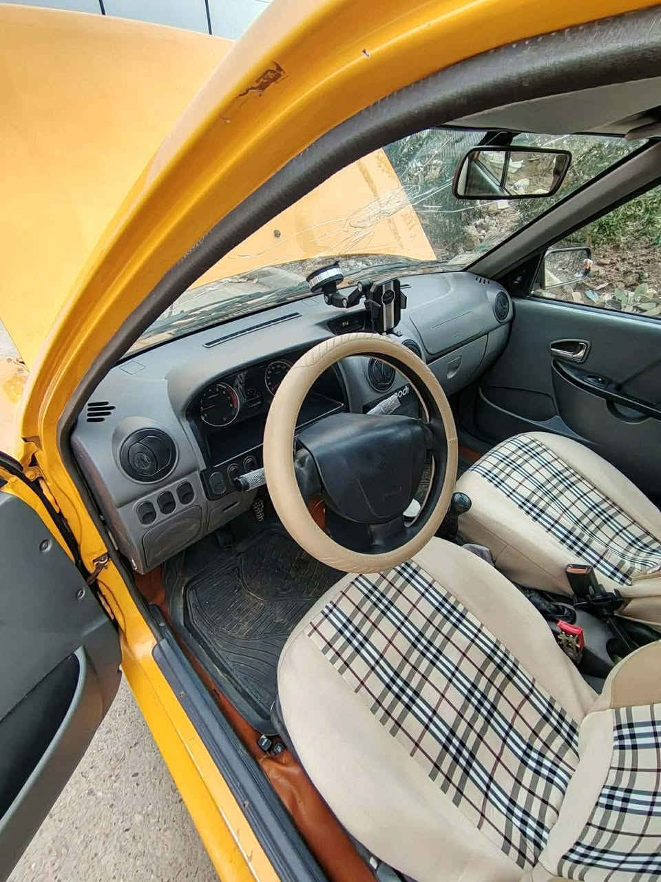 السلام عليكم سايبا موديل 2018 شاشه حساسات كامره سياره استلام شركه سياره جاهزه تبريد شغال تخم تاير جديد باتري جديد غرفه جديده مكينه خير من الله السياره مكفوله كفاله عامه مصفره هيئه السعر 47 بيه مجال قليل العنوان بغداد الشعب قرب مستشفى الزهراء الاهلي رقم المبايل ***********
