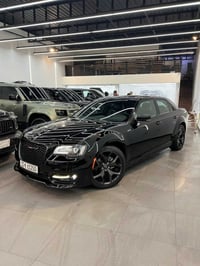 للبيع كلايسلر اوباما المديل 2023 عداد المسافه 29500 المواصفات بجم عريض...