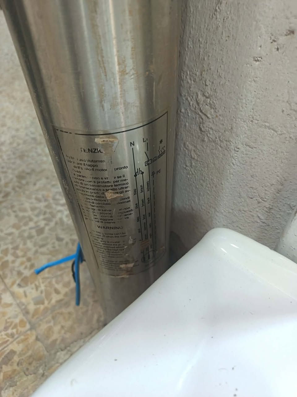 غطاس للبيع استخدام قليل ٤ حصان بدفع ٨ مكعبات بالساعه ثري فيز مو سنكل تواصل عل الرقم 
***********
