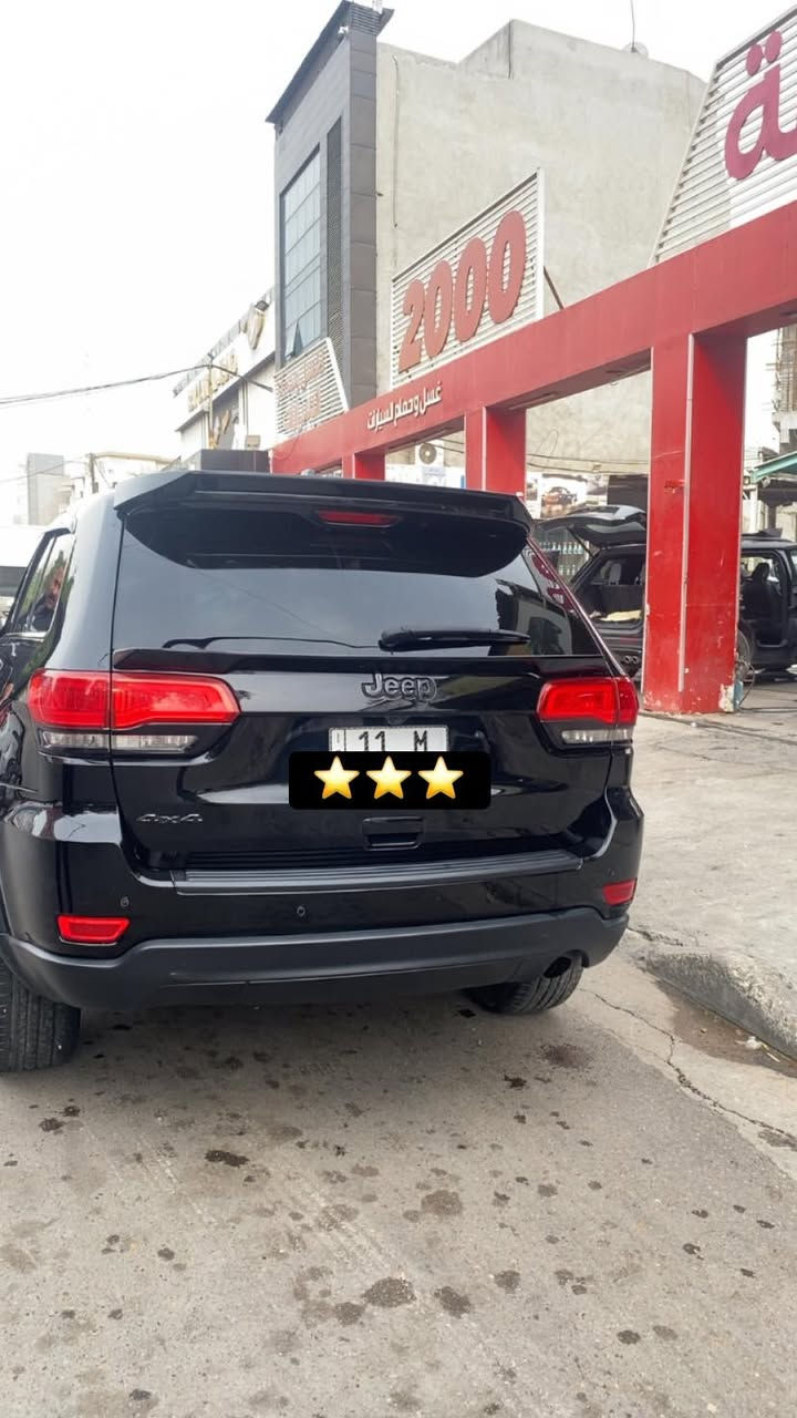 جيب شيروكي للبيع
موديل 2018
سيارة جهازه من كلشي تشغل وتطلع 
رقم بغداد بااسمي تحويل ثاني يوم 
ماشية ٤٥ حقيقي ***********
