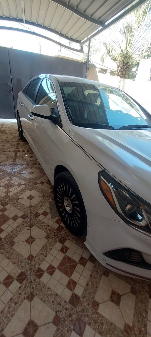 سلام عليكم سوناتا للبيع موديل ١٨ فقط بنيد رش  وارد امريكي الاتصال ***********
