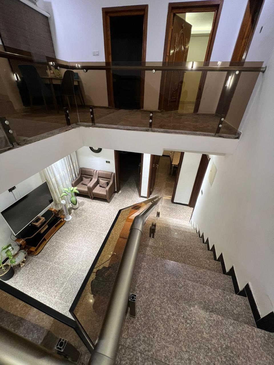 عقار للبيع 🏠
الموقع : حي الحسين / ضباط الملحانية موقع مميز قرب الشارع العام 
المساحة ٣٠٠ متر 
الواجهه ١٥ نزال ٢٠ 
يحتوي على :
٥ غرف نوم كبيرة (سويت)
مطبخ حار بارد 
صالة 
حولي 
استقبال 
٢ (لوندري) 
حديقة داخلية واسعة 
بناء حديث (٢٠٢١)
للاستفسار الاتصال: ***********
