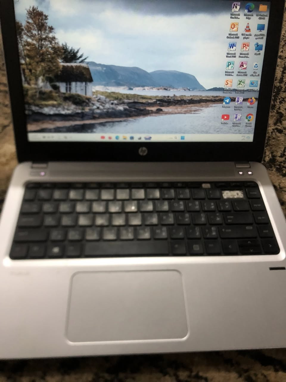 السلام عليكم
حاسبة للبيع
نوع hb
معالج كوراي فايف
ذاكرة 64
رام 8 
هارد SSD
نظافة 90%
السعر خاص نتفاهم 
و هذا رقمي ***********
