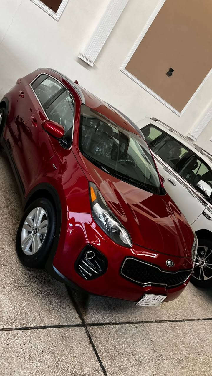 كيا سبورتج وارد امريكي موديل 2018 فور ويل مكينه 2400ماشيه 66 الف سياره كلش جديده بس باب خلفي صبغ السعر 153 بيها مجال بسيط مكاني بغداد رصافه رقم ***********

