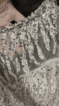 مرحبا بنات 
عندي هذا الفستان لونة فضي 
يجنن باللبس يلمع لمع مثل مدتشوفون وثكيل
يلبس قياس 38-40
يرهم للعقد او تلبيس حلقات 
كلش نازك وفخم
رايدته ب 70 الف
موجود توصيل


**إذا كنت صاحب هذا الإعلان وتريد حذفه لأي سبب، رجاءا أرسل رسالة إلى الدعم الفني**