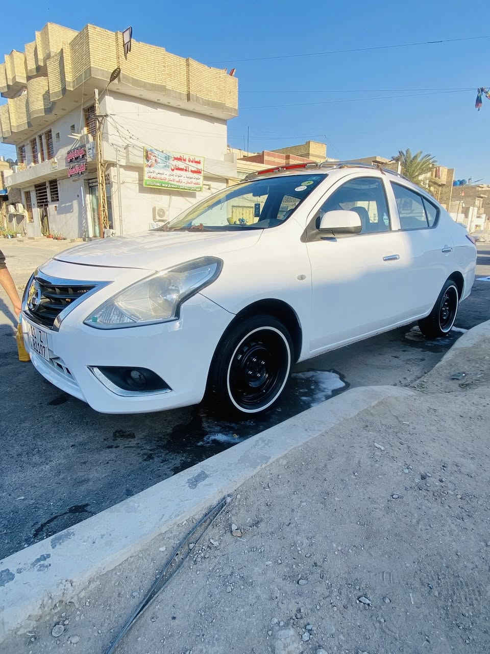 السلام عليكم 
نيسان سني 2022 هندي ام البليته الزركة 
ماشية 80 الف السيارة بيهه ضربه بالجنطة خفيفة 
السيارة مصبوغة عام تغير لون من الفيلي الى الابيض السيارة جديدة بمعنى الكلمة ترايها زيرو ماشالله 
مكينة كير حدادية خير من الله تخم تاير جديد شاشة ابل كاربلي اندرويد اوتو دوشمة داخل السيارة بالكامل السيارة جاهزه للاخير
السيارة بأسمي تحويل ثاني يوم سنوية لل2030

سعر السيارة 105$ وبيها مجال للشراي 
مكاني مدينة الصدر 
للاستفسار : ***********
