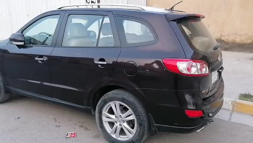 السلام عليكم من رخصت الادمن سنتافيا خليجي ٢٠١٢ للبيع أو المراوس حسب القناعة بسورنتوا سبعة راكب أو للبيع السعر ١٤٥ السيارة نظيفة وخير من الله تعتبر فول بالمئة مالتها هواي مواصفات بيها الجناي يعرفهن السيارة ٤ سلندر سبعة راكب محرك ٢٤٠٠ بصمة تشغيل خمس بصمات أبواب براد كامرة أصلية جرس سرعة وهواي تفاصيل الشراي يتصل ويدلل المكان بغداد الشعب بيها طخة بسيطة بخشم البنيد على العموم الشراي يجي ويشوف افظل من الصور الاتصال على الرقم ***********  أبو ليث
