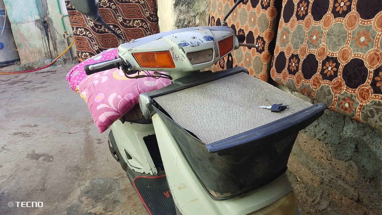 ماطور بزون للبيع على وضعة
صالنصة ممزكة بس تلحمها
كهربائيات مايشتغلن
هندر شغال سلف مو شغال لأن البطاري هابط تحط بطاري يشتغل 
هورن ناصي 
سرعة 60 
سعره 140 بي مجال شي قليل 
مكاني كيارة حي الشهداء 
للتواصل خاص ماسنجر 
👍🏼👍🏼👍🏼👍🏼👍🏼👍🏼


**إذا كنت صاحب هذا الإعلان وتريد حذفه لأي سبب، رجاءا أرسل رسالة إلى الدعم الفني**