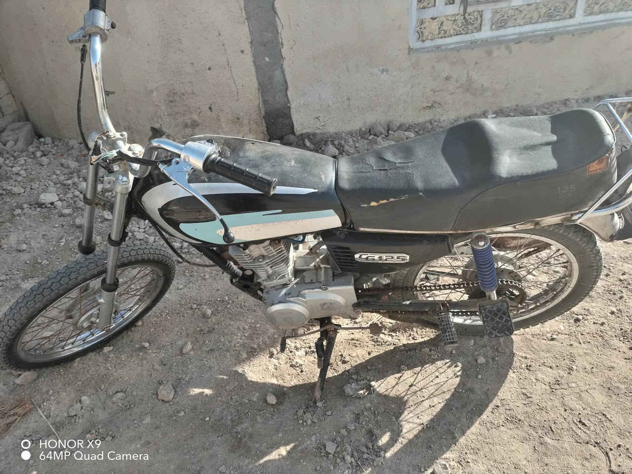 دراجه للبيع أدوات دارجه نضيفه لاتنقصي ولاتبخير متكفل عشاير 
 ﻤكان البصره قضاء المدينه السعر325وبيها مجال حك الجيه 
رقم الهاتف /***********
