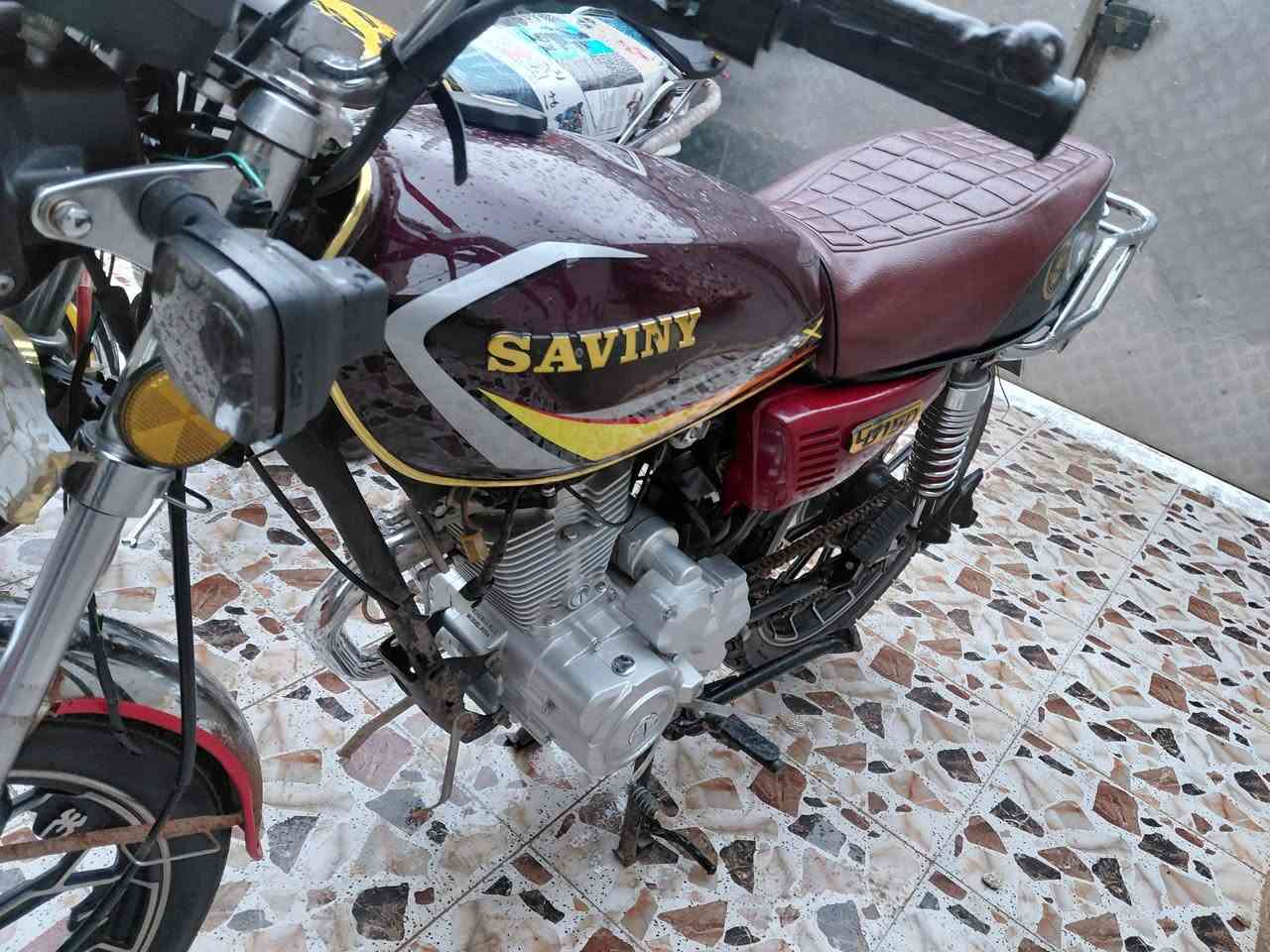 رمادي 7 كيلو 550 بها مجال ***********
