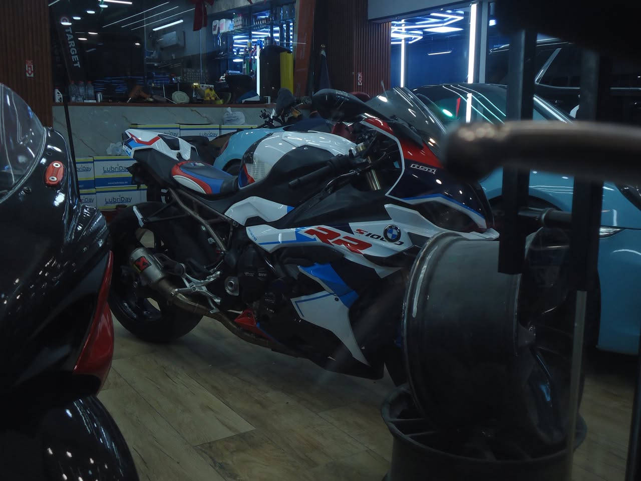 كامرة SONY
كامرة سوني cybershot 14.1
نظيفه كلش استخدام قليل جداً 💯
بلون مميز ونادر لون الشاي الاخضر🍃⚡️
مع كامل ملحقاته
-بطارية الصلية
-شاحنه للبطاريه اصليه
-رام sandisk 8 GB
"السعر 115 وبيه مجال قليل"
للتواصل واتساب ***********
