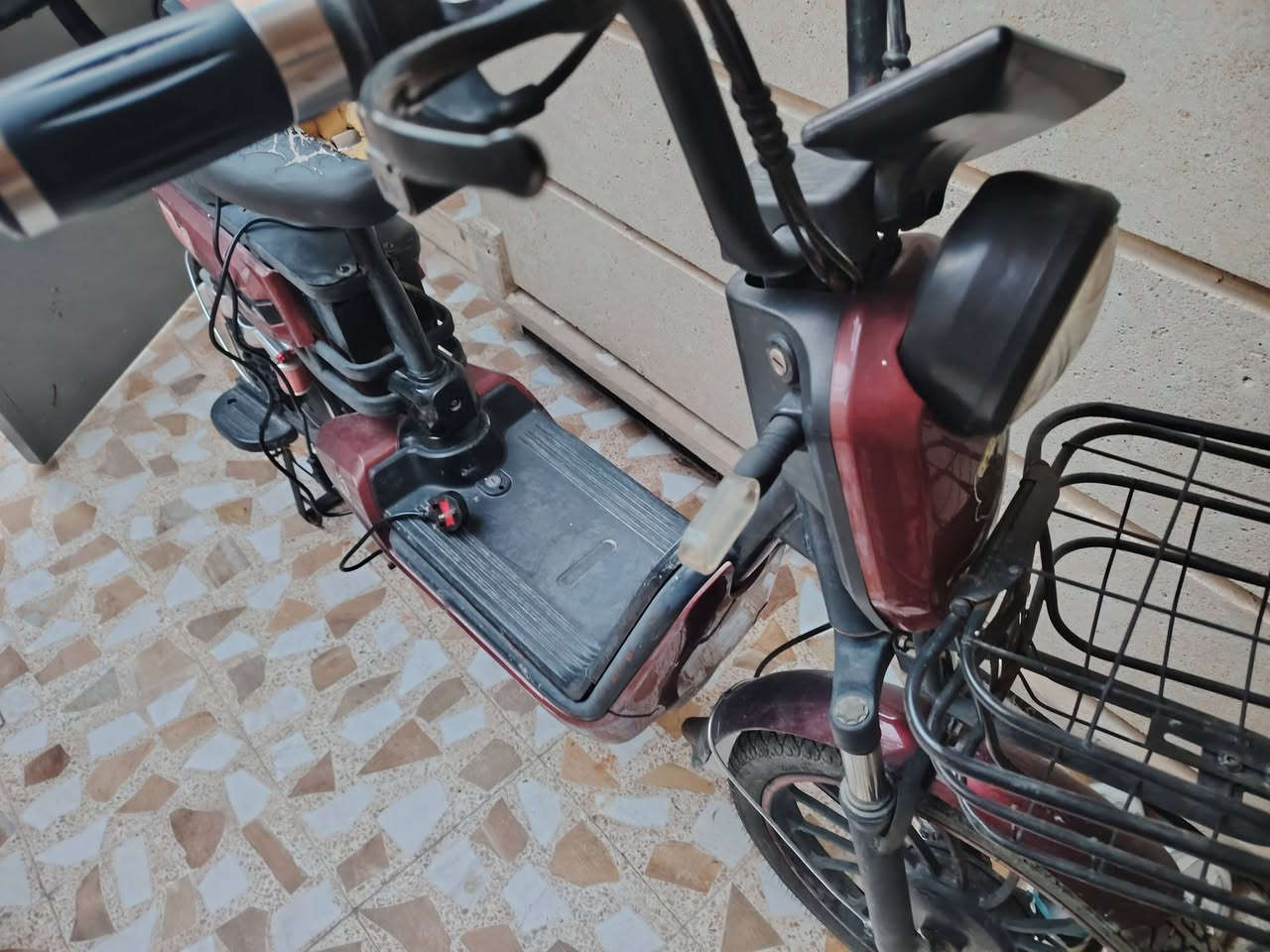 ماطور شحن حجم  20
5 بطاريات نصف عمر
نضيف مع شاحنه 
للاستفسار خاص او الإتصال على الرقم
***********
