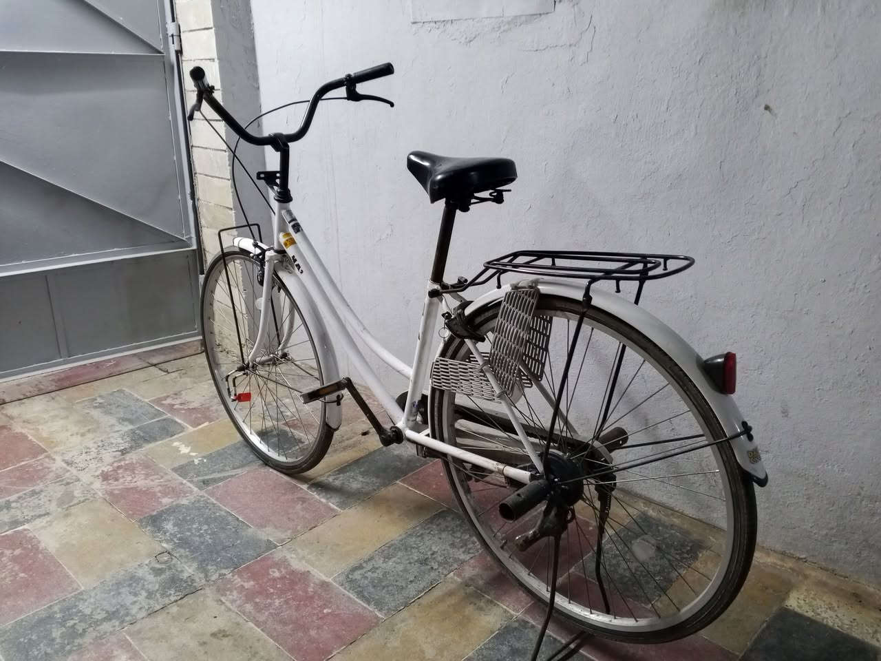 بايسكل للبيع  او مراوس بماطور بوتين نضيف وانطيك فرق بايسكل شركه معرفه NA2 بايسكل حيل نضيف ما صارلي شي من نزلتو من الشحن موديل 2022 كلو وضع شركه  العنوان موصل حي النور السعر على خاص او استفسار عل رقم ***********
