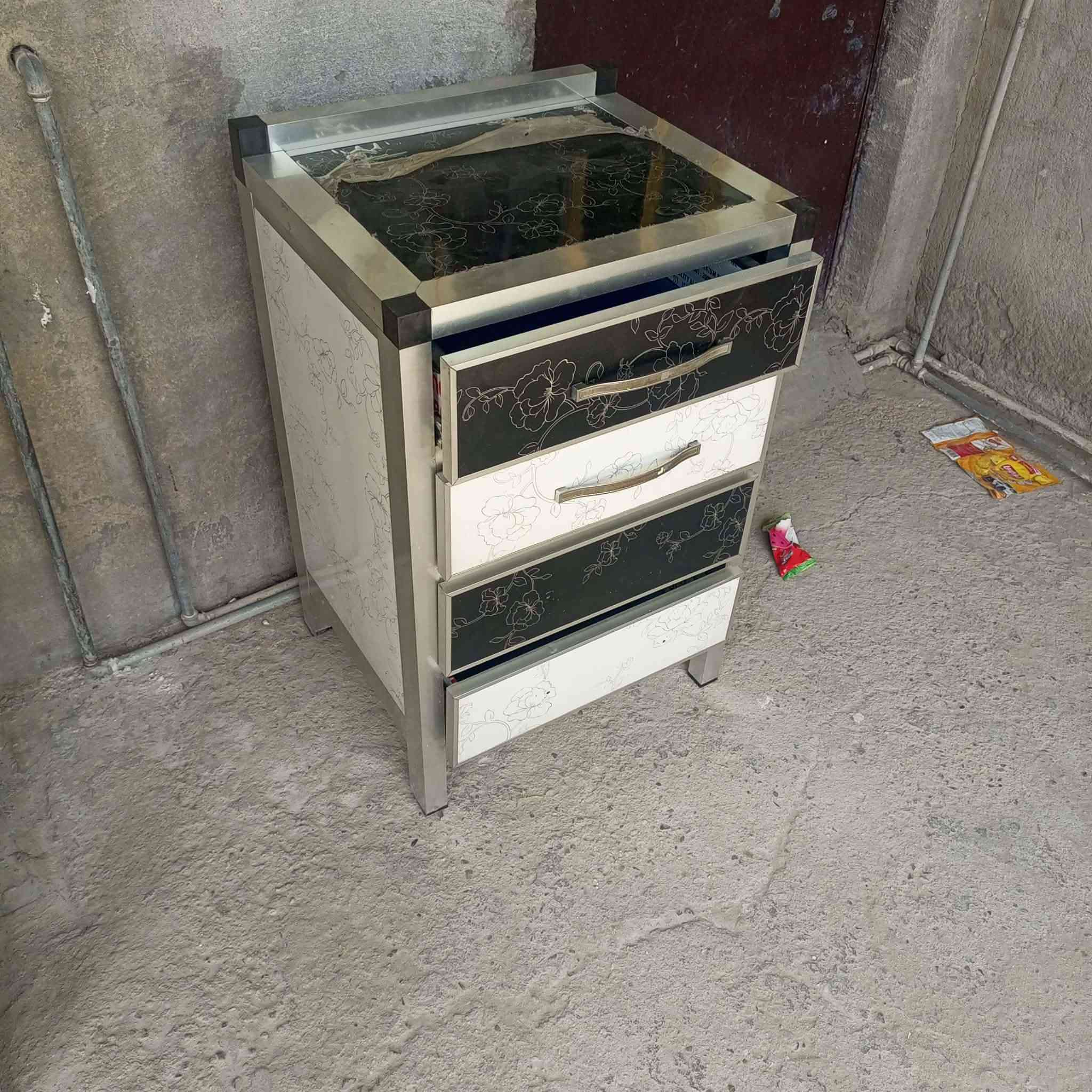 السلام عليكم كاونتر المنيوم جديد 6قطع 
ب450مع النقل والشد


**إذا كنت صاحب هذا الإعلان وتريد حذفه لأي سبب، رجاءا أرسل رسالة إلى الدعم الفني**