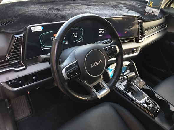 سبورتج وارد كوري غاز فقط موديل 2024 محرك 2000 بصمه تشغيل عن بعد شاشه متصله كشنات تبريد تدفئه بيه صبغ باب خلف السائق فقط. مرقمه قادسية ب اسمي السعر 227 للاستفسار ***********
